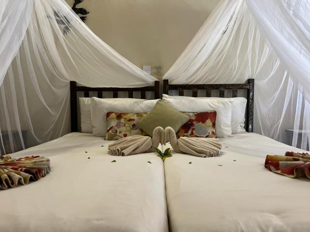 Thebe River Safaris Kasane Bagian luar foto